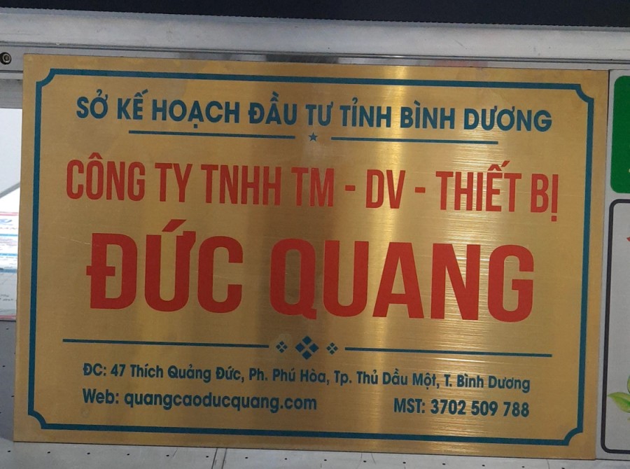 Báo giá in uv lên mica - inox...